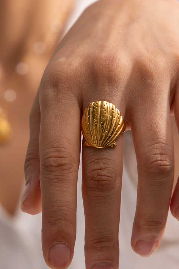 and Luxurious Gold Shell Open Ring