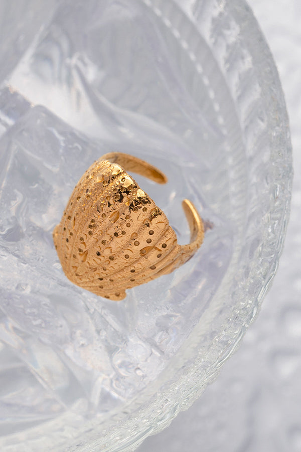 and Luxurious Gold Shell Open Ring