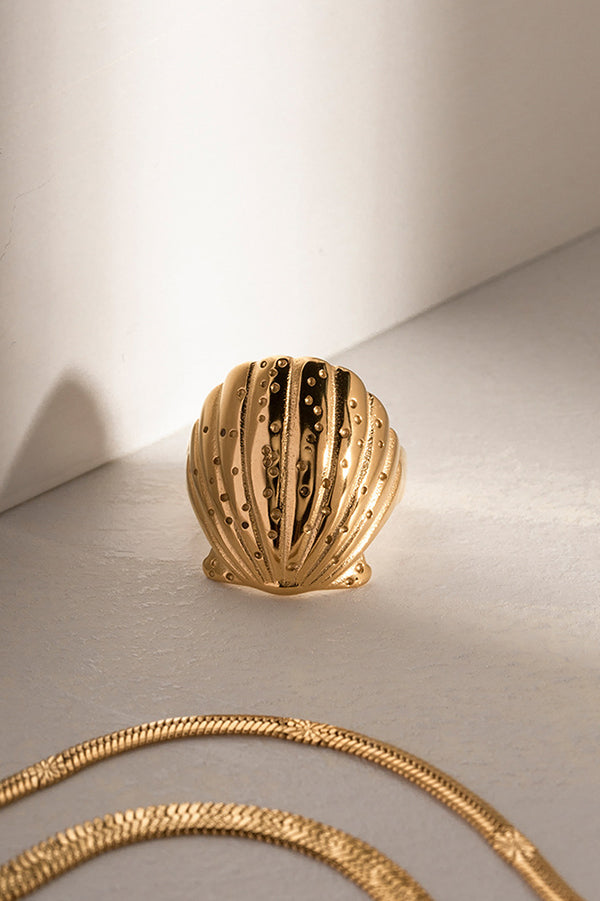 and Luxurious Gold Shell Open Ring
