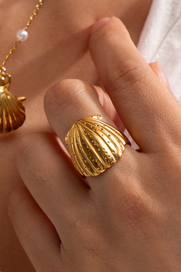and Luxurious Gold Shell Open Ring